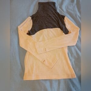 NWT Small Shuhu cream & gray women's turtleneck